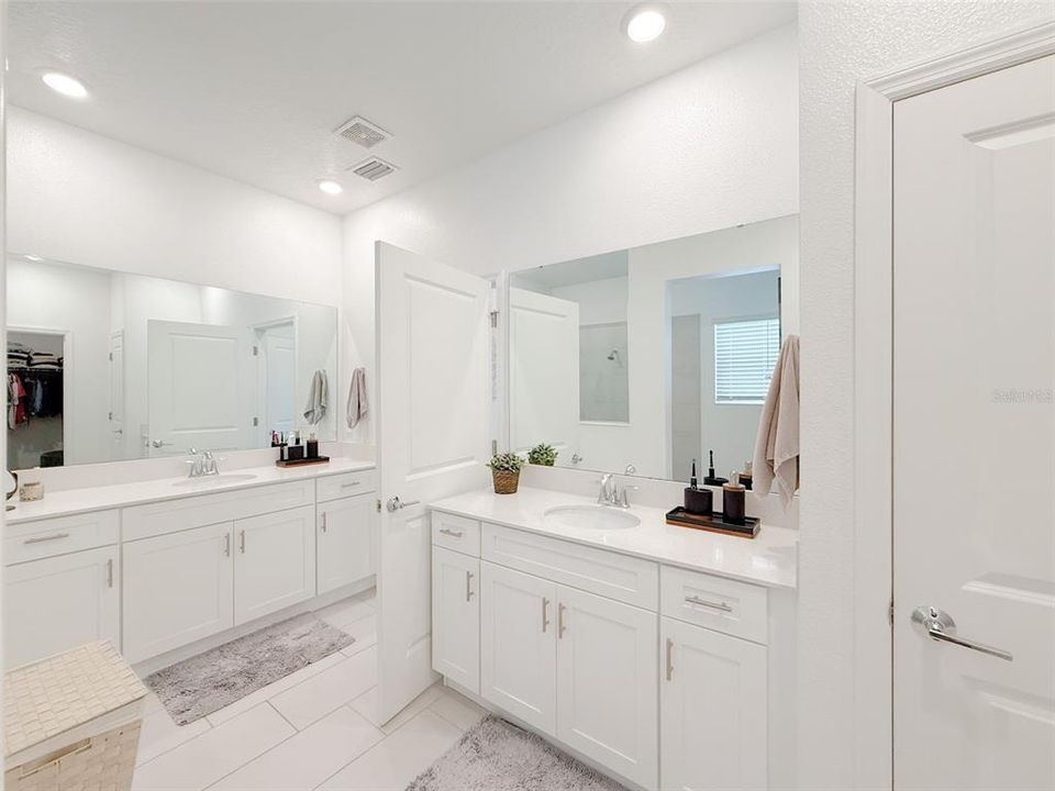 En Venta: $840,000 (4 camas, 3 baños, 3072 Pies cuadrados)