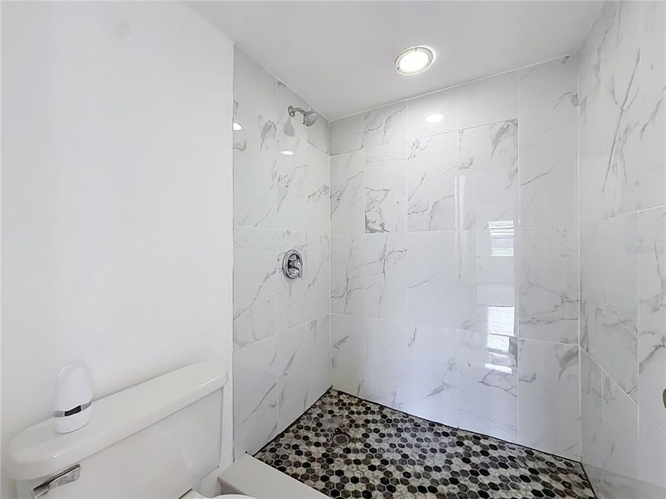 For Sale: $123,900 (2 beds, 2 baths, 1148 Square Feet)