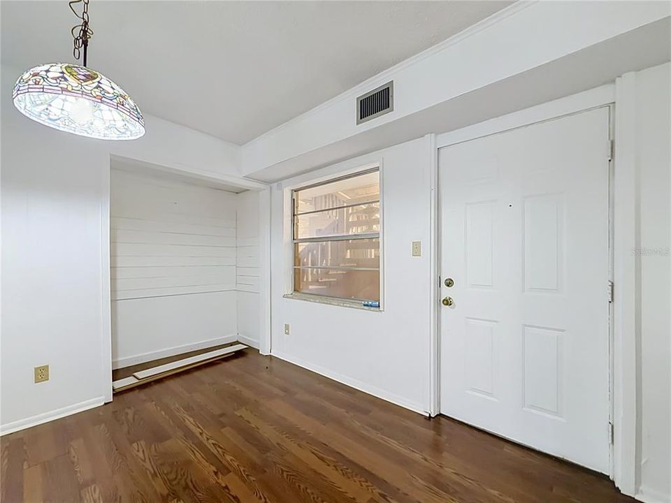 For Sale: $123,900 (2 beds, 2 baths, 1148 Square Feet)