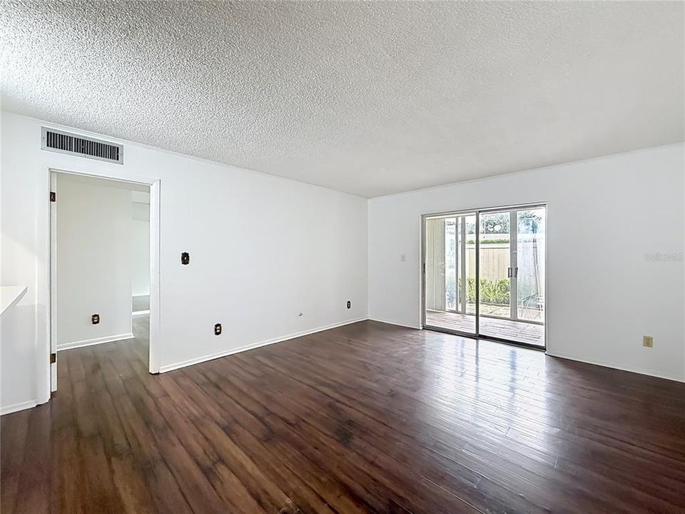 For Sale: $123,900 (2 beds, 2 baths, 1148 Square Feet)