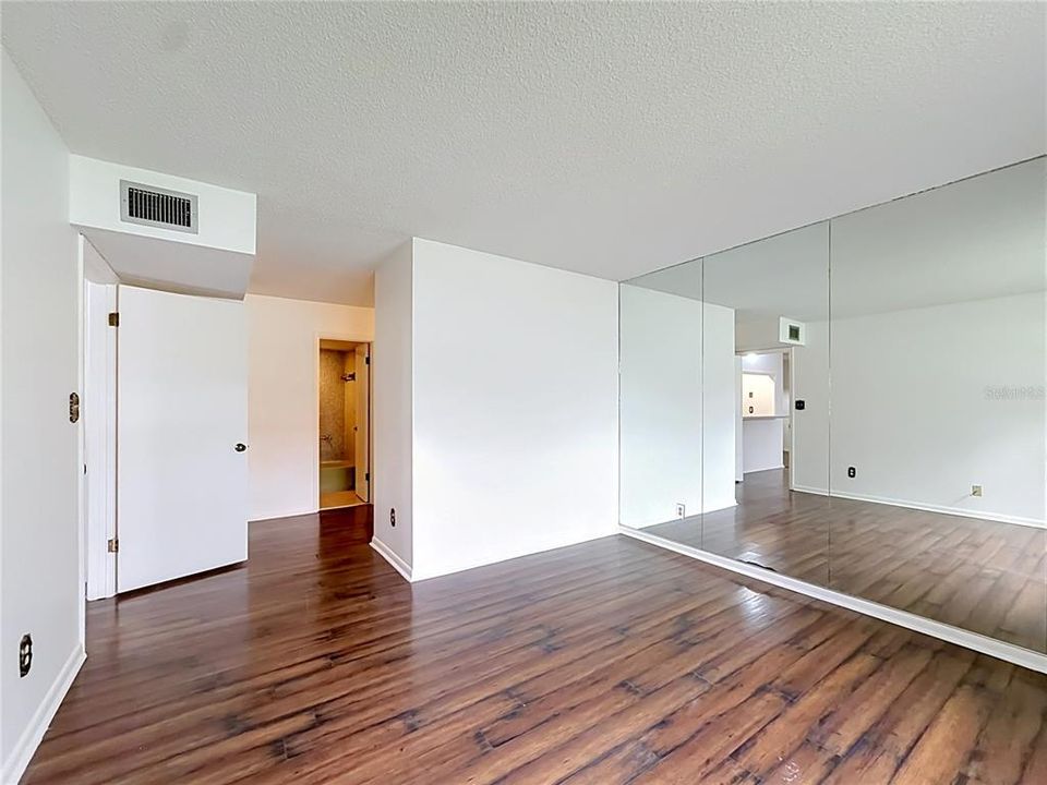 For Sale: $123,900 (2 beds, 2 baths, 1148 Square Feet)