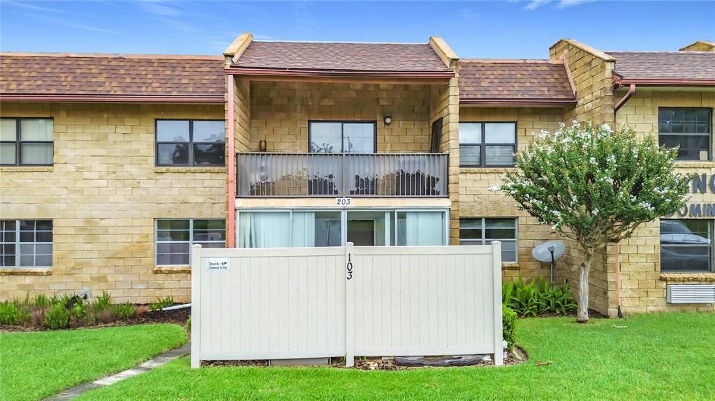 For Sale: $123,900 (2 beds, 2 baths, 1148 Square Feet)