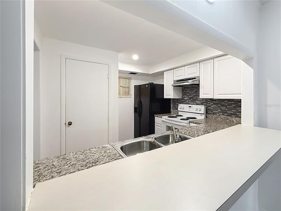 For Sale: $123,900 (2 beds, 2 baths, 1148 Square Feet)