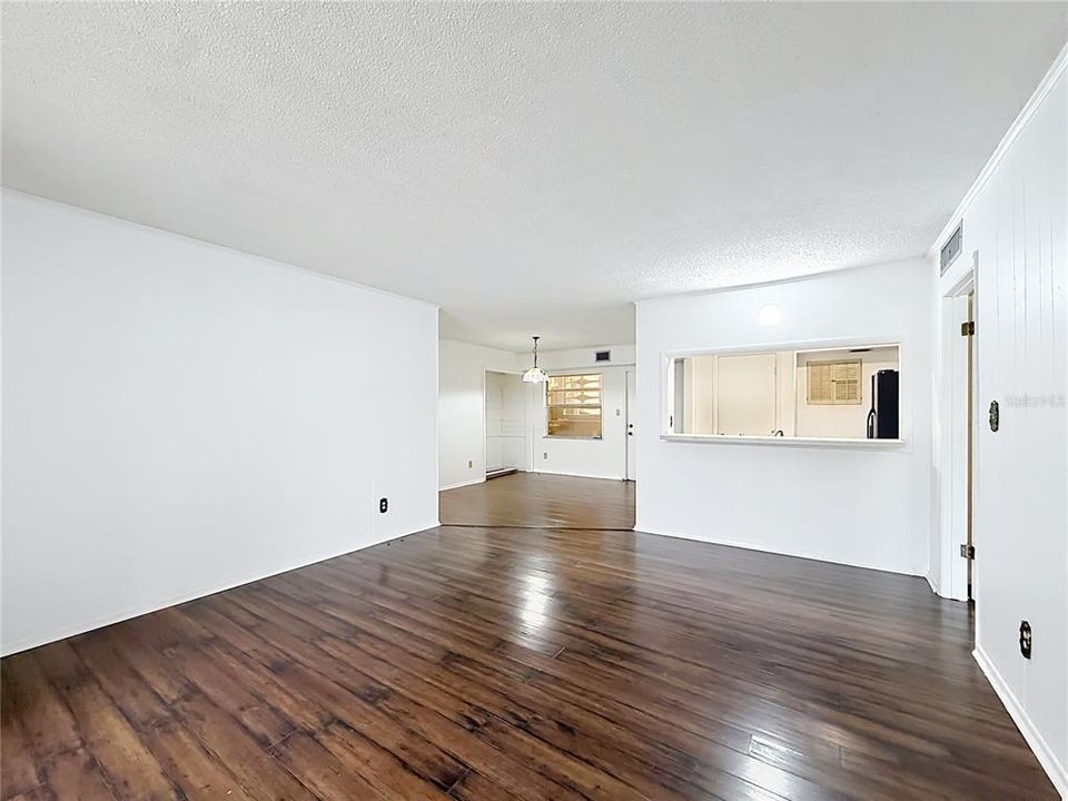 For Sale: $123,900 (2 beds, 2 baths, 1148 Square Feet)