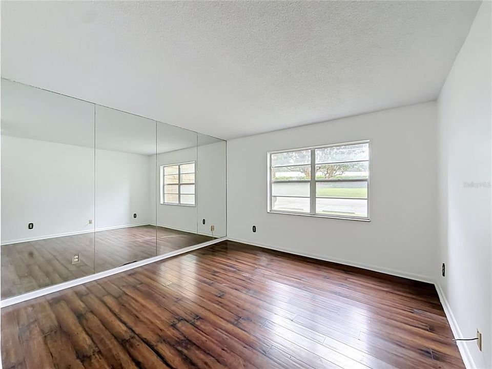 For Sale: $123,900 (2 beds, 2 baths, 1148 Square Feet)