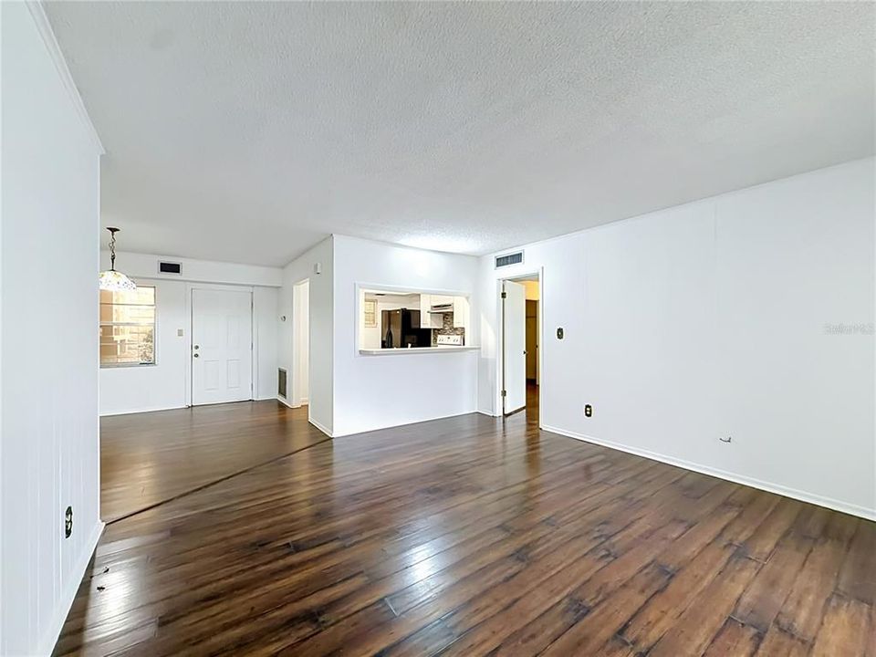 For Sale: $123,900 (2 beds, 2 baths, 1148 Square Feet)