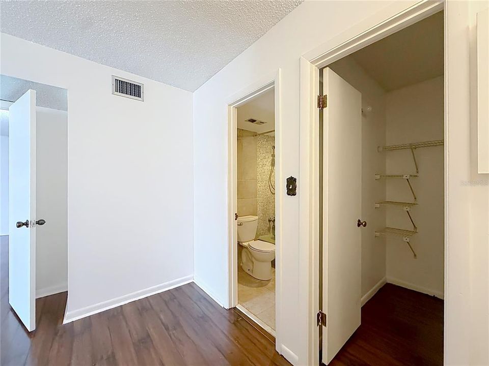 For Sale: $123,900 (2 beds, 2 baths, 1148 Square Feet)