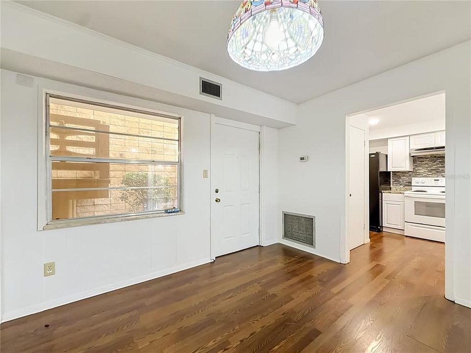 For Sale: $123,900 (2 beds, 2 baths, 1148 Square Feet)
