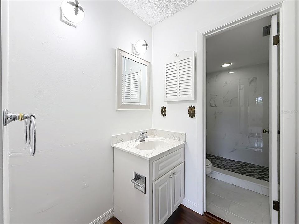 For Sale: $123,900 (2 beds, 2 baths, 1148 Square Feet)