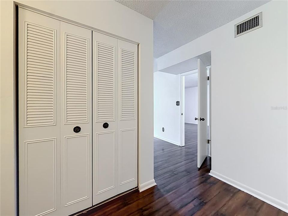 For Sale: $123,900 (2 beds, 2 baths, 1148 Square Feet)