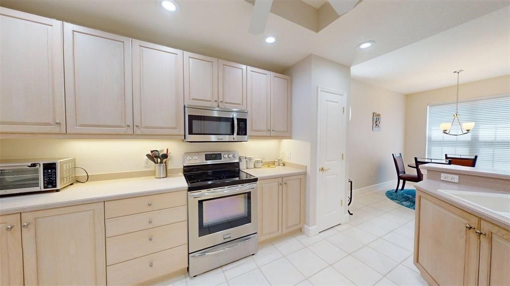 For Sale: $365,000 (3 beds, 2 baths, 1621 Square Feet)