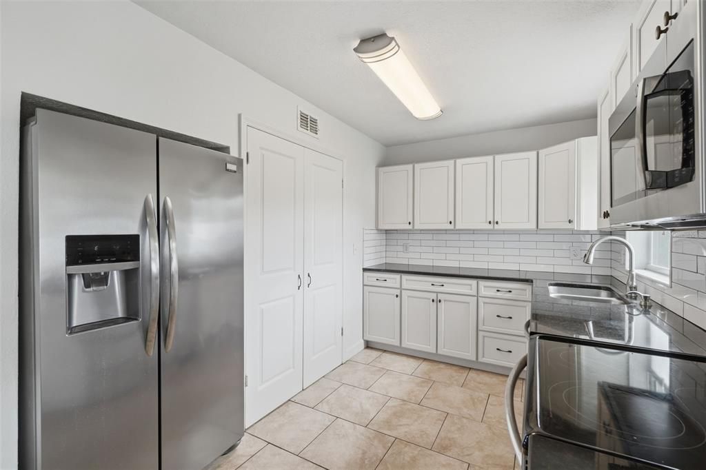 For Rent: $3,500 (6 beds, 2 baths, 1797 Square Feet)