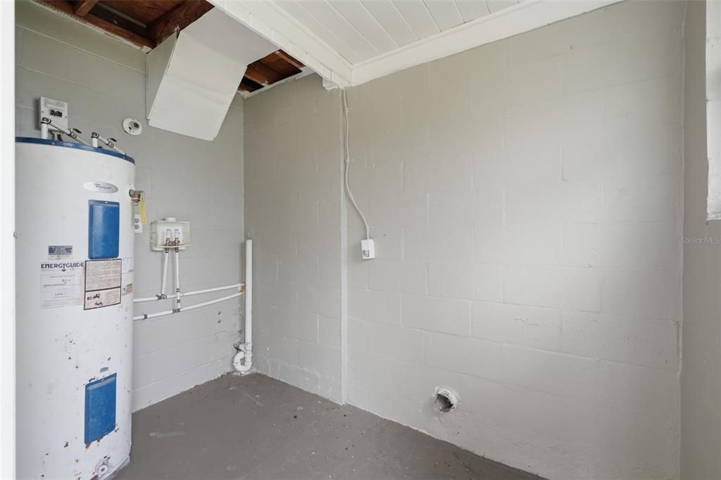 For Rent: $3,500 (6 beds, 2 baths, 1797 Square Feet)
