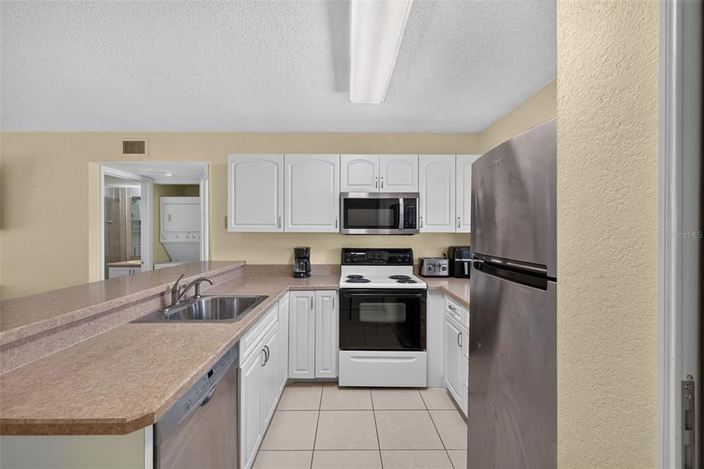 For Sale: $145,000 (2 beds, 2 baths, 860 Square Feet)