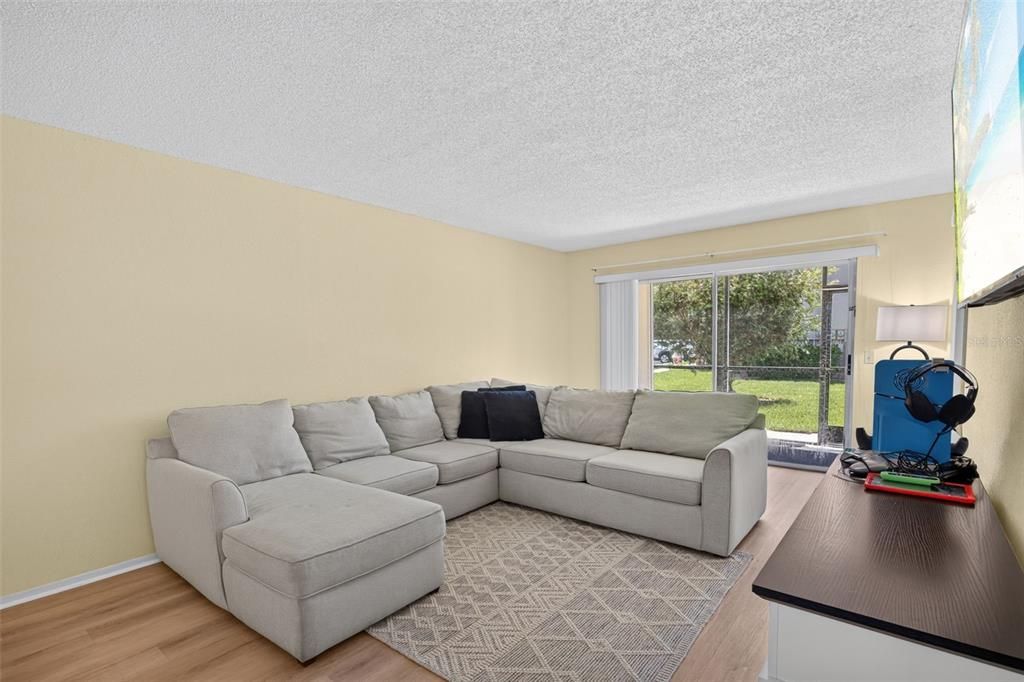 For Sale: $145,000 (2 beds, 2 baths, 860 Square Feet)