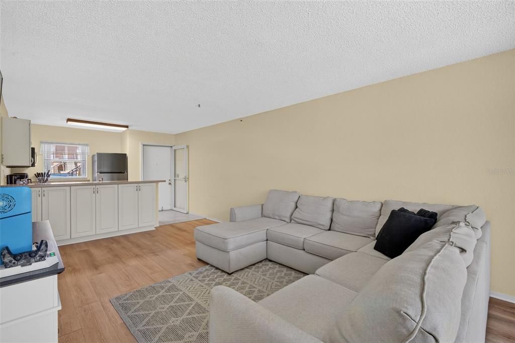 For Sale: $145,000 (2 beds, 2 baths, 860 Square Feet)