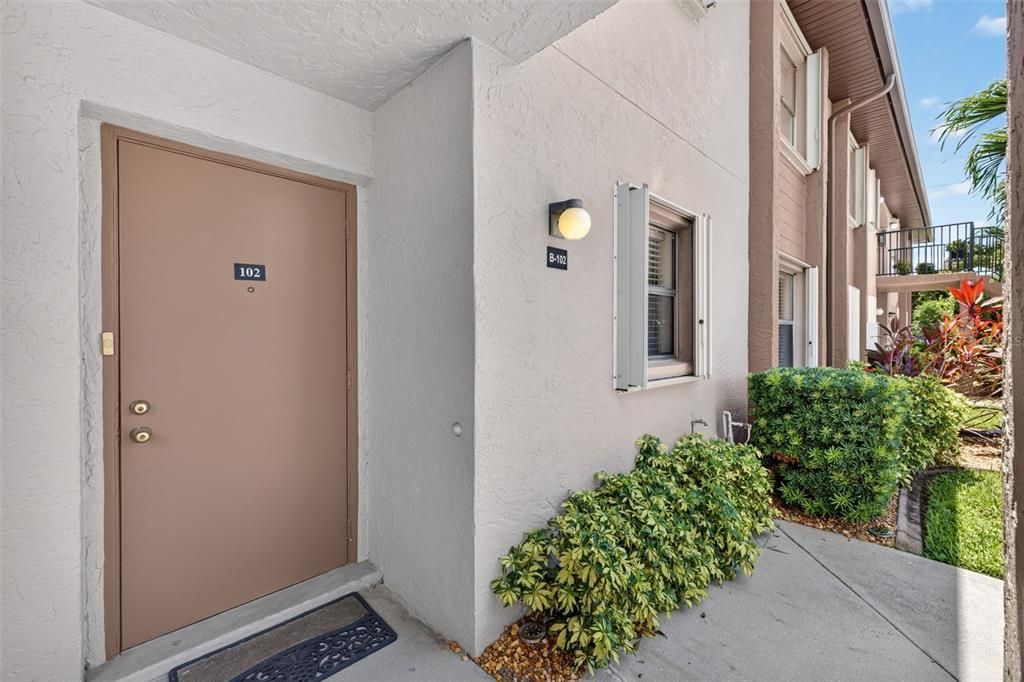 For Sale: $145,000 (2 beds, 2 baths, 860 Square Feet)