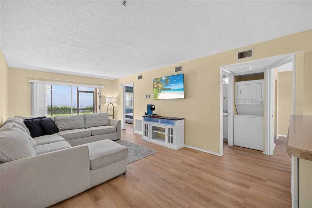 For Sale: $145,000 (2 beds, 2 baths, 860 Square Feet)