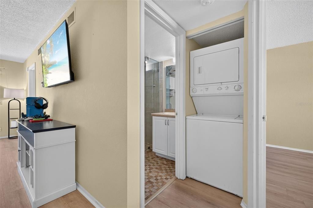 For Sale: $145,000 (2 beds, 2 baths, 860 Square Feet)
