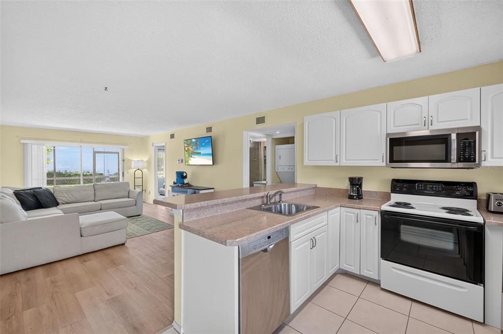 For Sale: $145,000 (2 beds, 2 baths, 860 Square Feet)