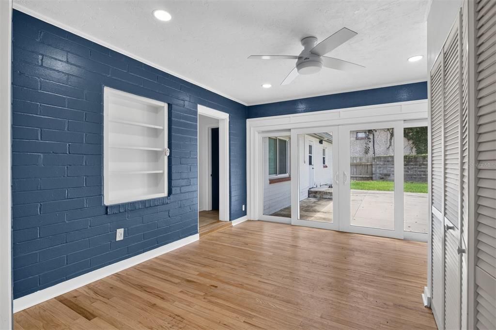 For Sale: $625,000 (6 beds, 3 baths, 1894 Square Feet)