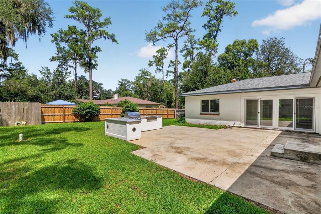 For Sale: $625,000 (6 beds, 3 baths, 1894 Square Feet)
