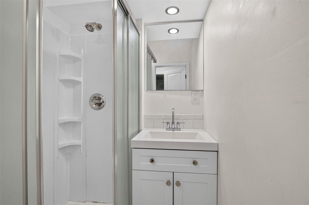 For Sale: $625,000 (6 beds, 3 baths, 1894 Square Feet)