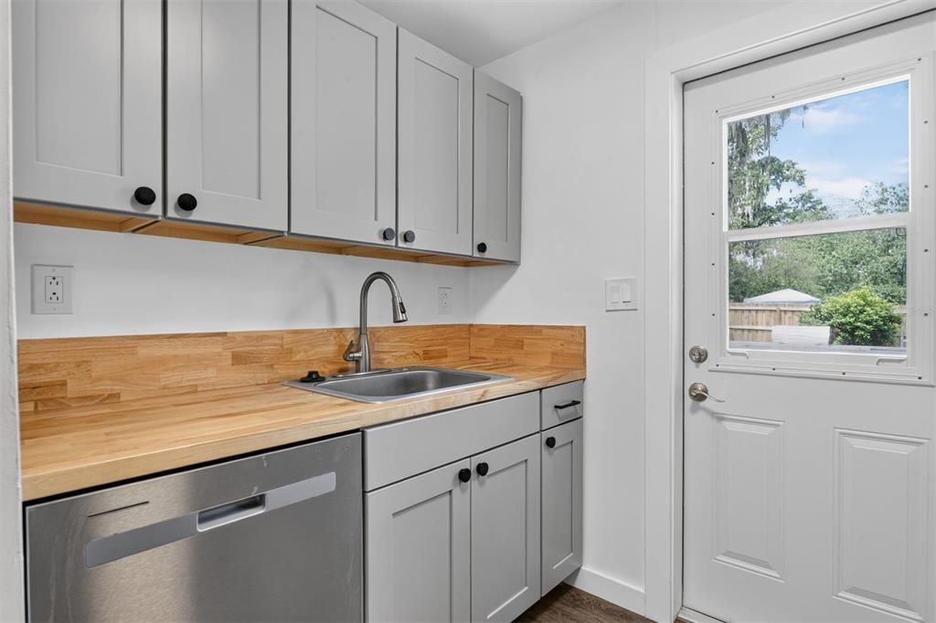 For Sale: $625,000 (6 beds, 3 baths, 1894 Square Feet)