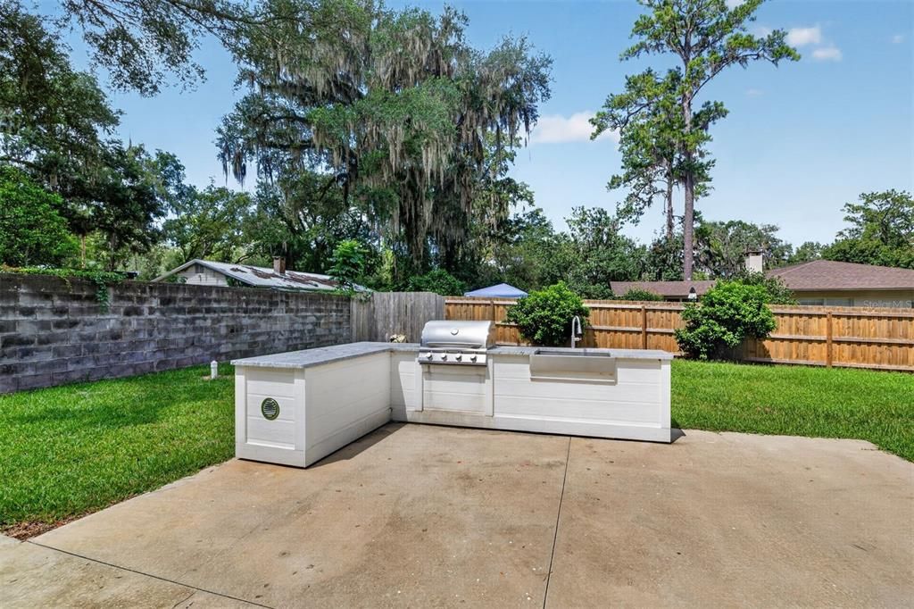 For Sale: $625,000 (6 beds, 3 baths, 1894 Square Feet)