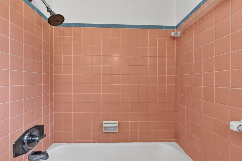 For Sale: $625,000 (6 beds, 3 baths, 1894 Square Feet)