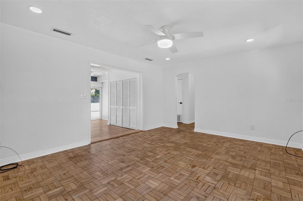 For Sale: $625,000 (6 beds, 3 baths, 1894 Square Feet)