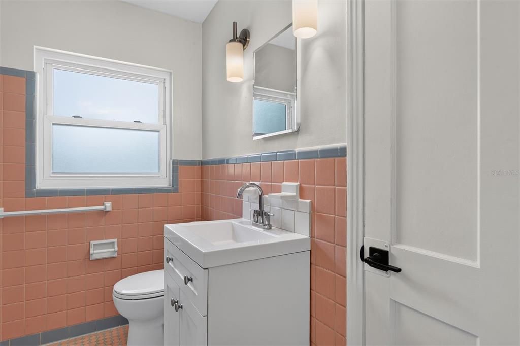 For Sale: $625,000 (6 beds, 3 baths, 1894 Square Feet)
