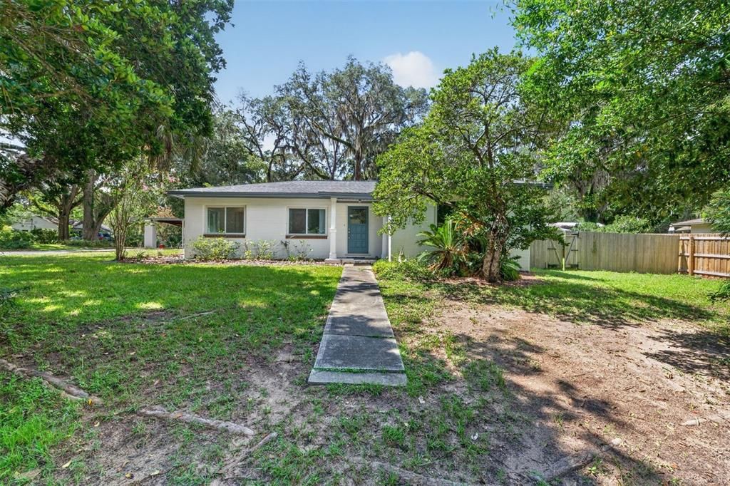 For Sale: $625,000 (6 beds, 3 baths, 1894 Square Feet)