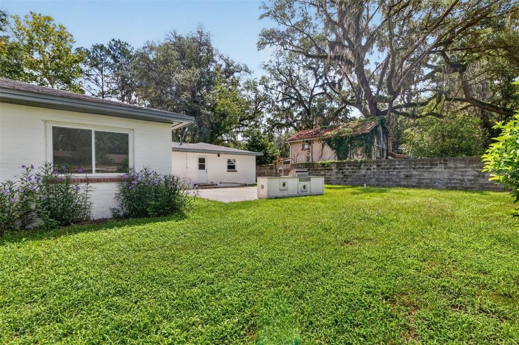 For Sale: $625,000 (6 beds, 3 baths, 1894 Square Feet)