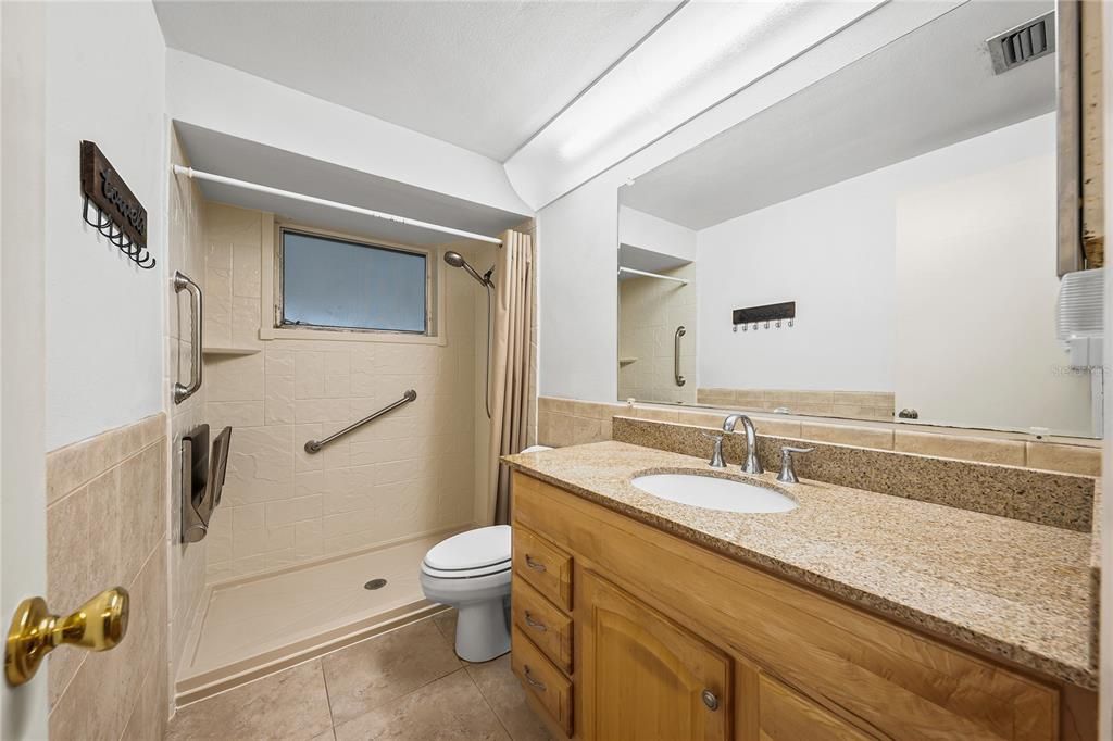 Activo con contrato: $190,000 (2 camas, 1 baños, 1136 Pies cuadrados)