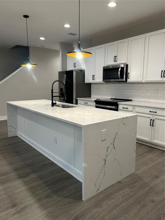 Active With Contract: $4,800 (3 beds, 3 baths, 2191 Square Feet)
