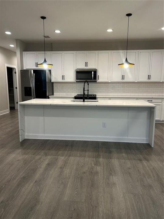 Active With Contract: $4,800 (3 beds, 3 baths, 2191 Square Feet)
