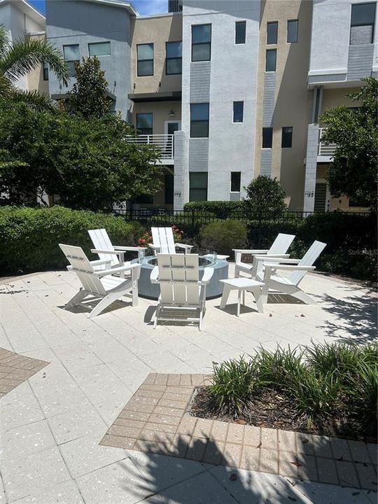 Active With Contract: $4,800 (3 beds, 3 baths, 2191 Square Feet)