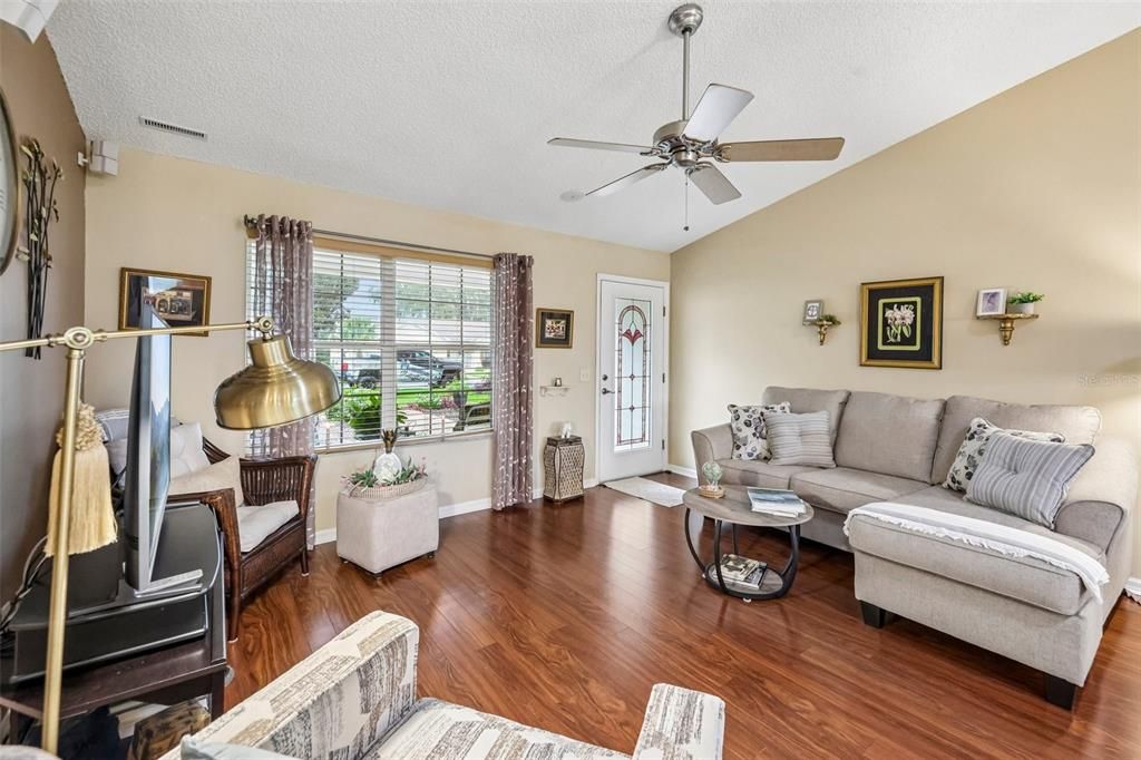 For Sale: $334,900 (3 beds, 2 baths, 1392 Square Feet)