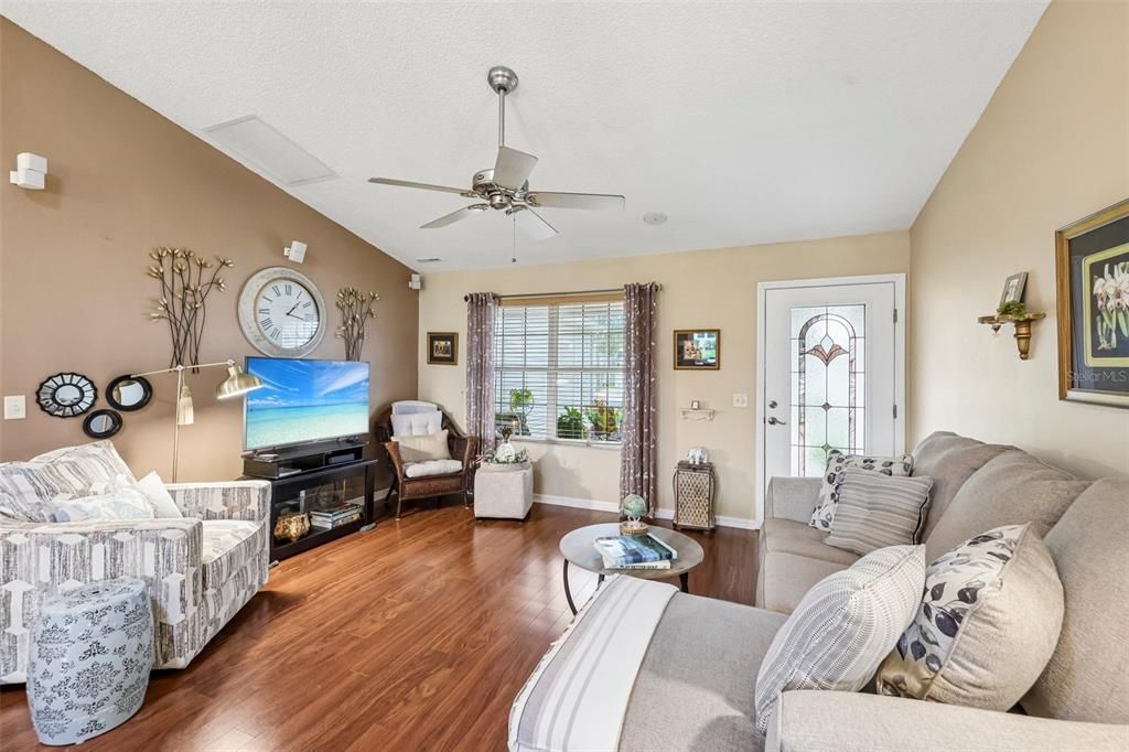 For Sale: $334,900 (3 beds, 2 baths, 1392 Square Feet)