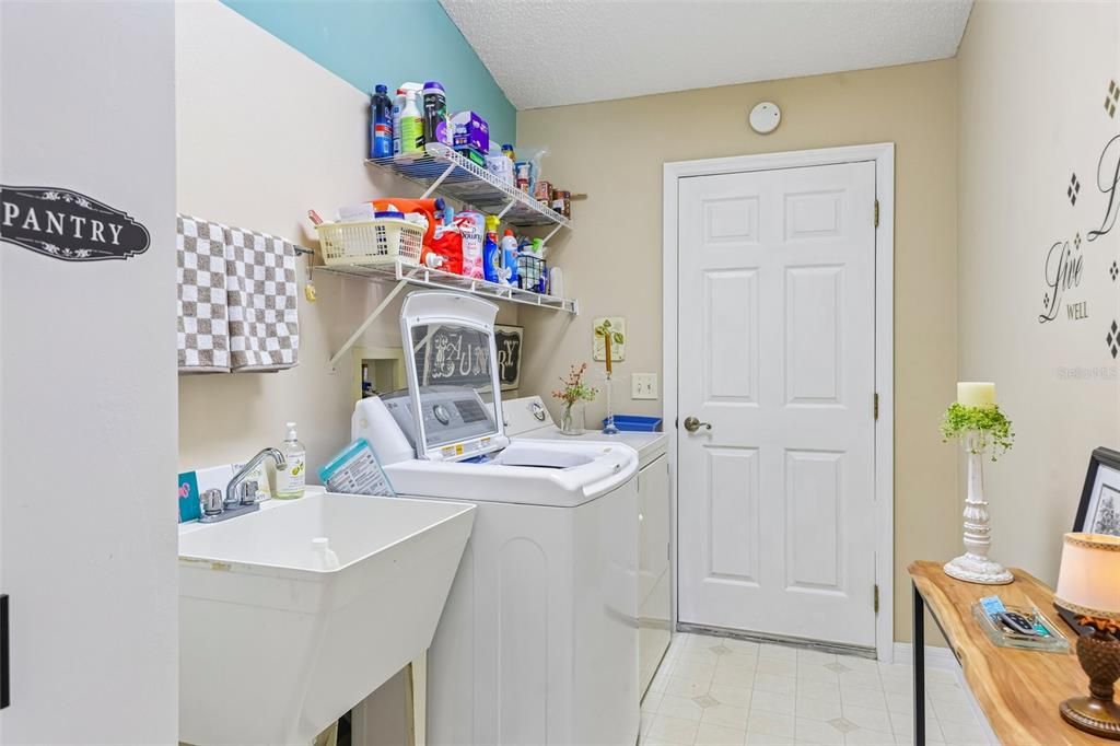 For Sale: $334,900 (3 beds, 2 baths, 1392 Square Feet)