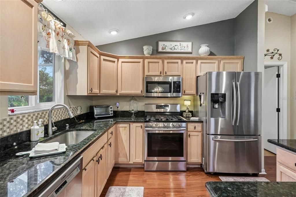 For Sale: $334,900 (3 beds, 2 baths, 1392 Square Feet)