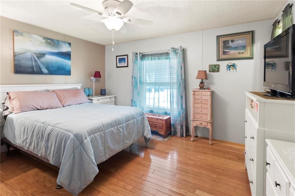 For Sale: $247,900 (2 beds, 2 baths, 1404 Square Feet)