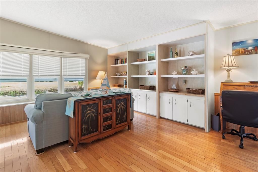 For Sale: $247,900 (2 beds, 2 baths, 1404 Square Feet)