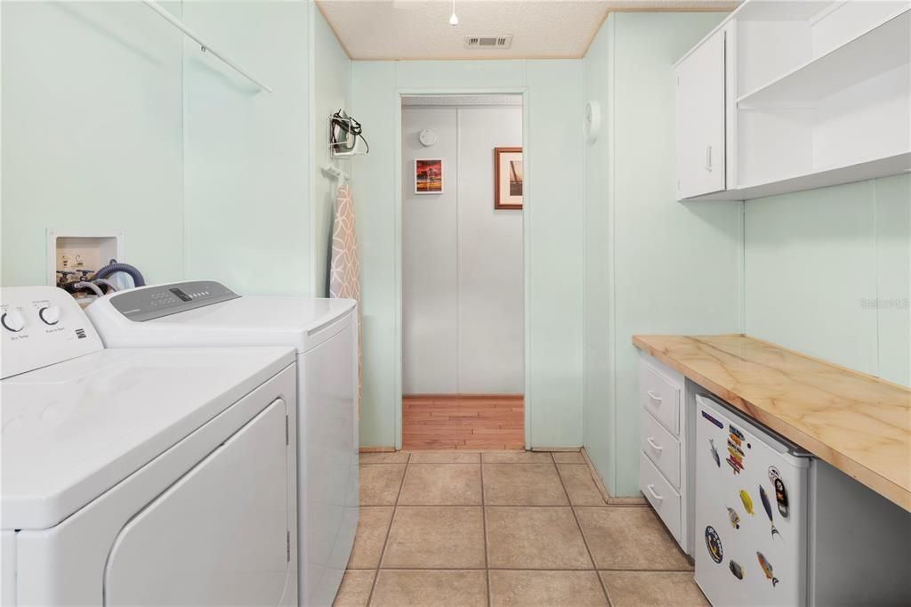 For Sale: $247,900 (2 beds, 2 baths, 1404 Square Feet)