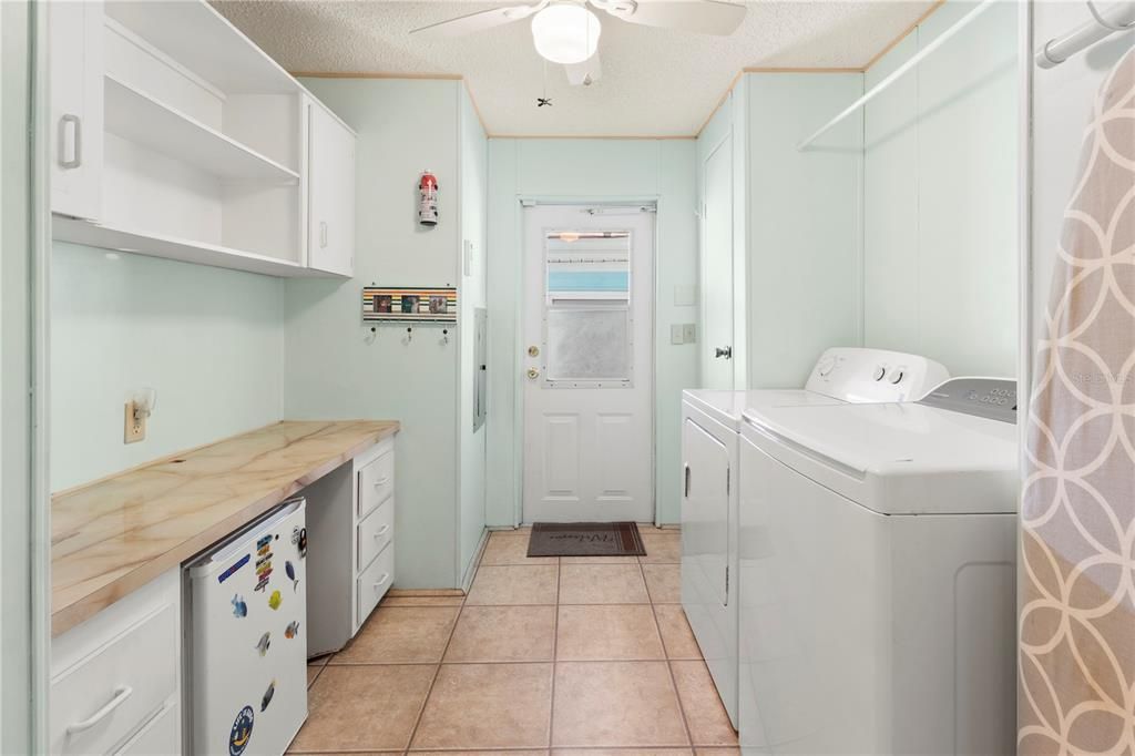 For Sale: $247,900 (2 beds, 2 baths, 1404 Square Feet)