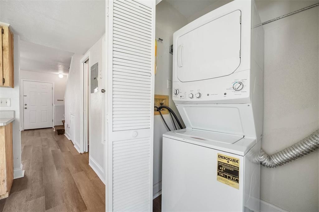For Rent: $1,800 (2 beds, 2 baths, 960 Square Feet)