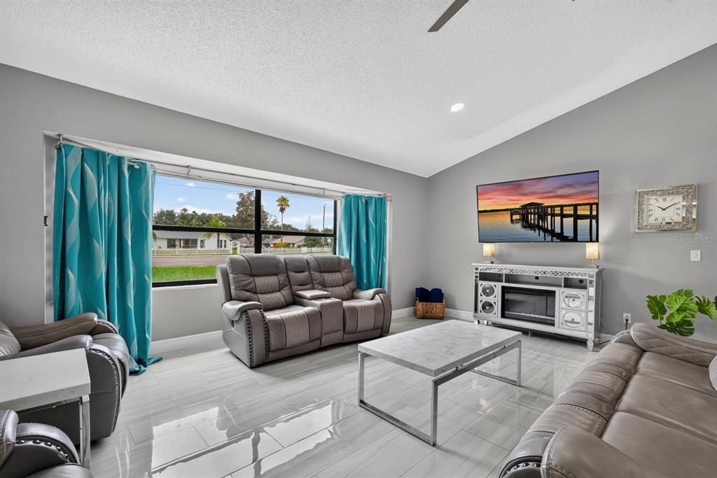 For Sale: $399,900 (3 beds, 2 baths, 1772 Square Feet)