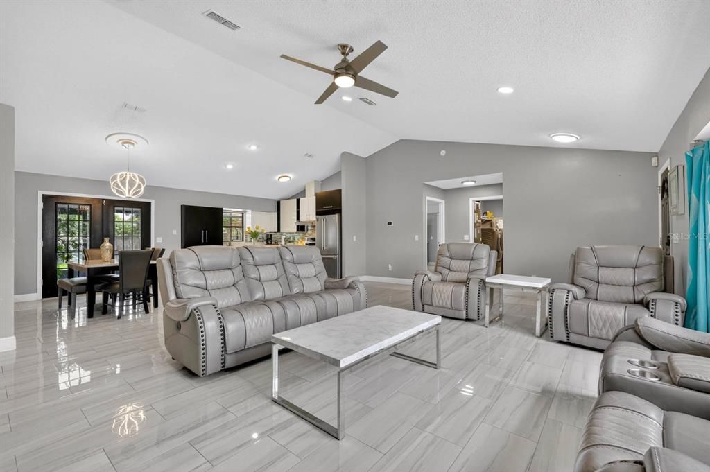 For Sale: $399,900 (3 beds, 2 baths, 1772 Square Feet)