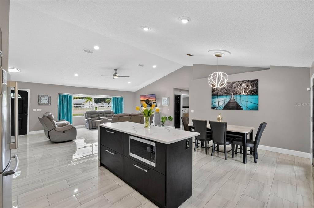 For Sale: $399,900 (3 beds, 2 baths, 1772 Square Feet)